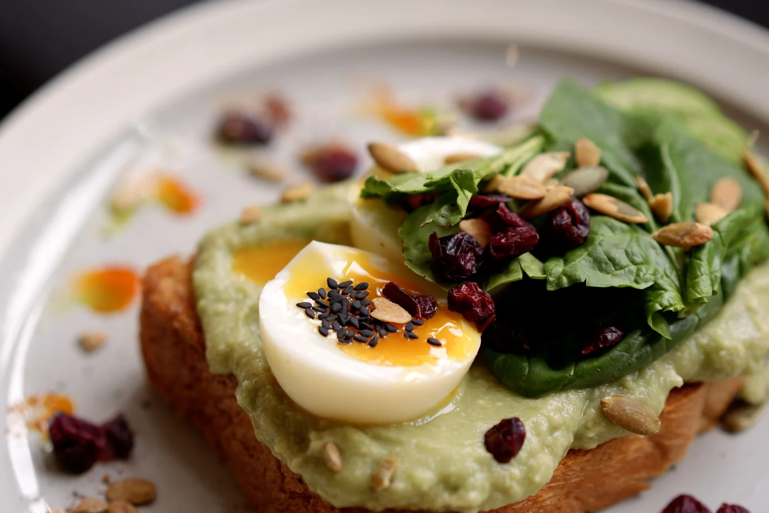 High-Protein Savory Oatmeal with Eggs, Spinach and Avocado